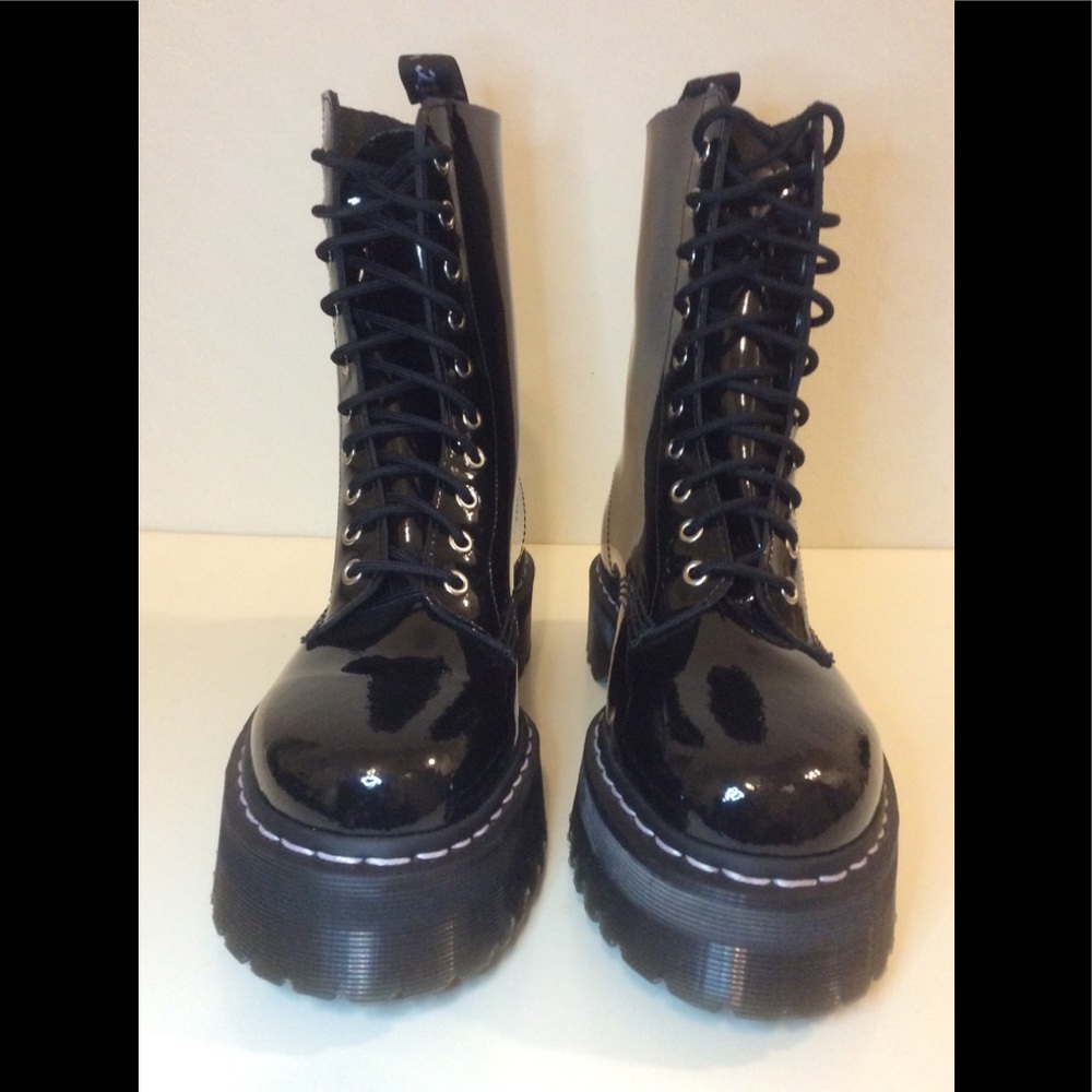 DR. MARTENS Aggy 1490 NEW (no box)